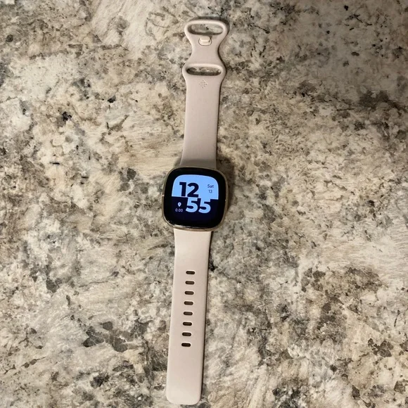 Fitbit Sense - Picture 1 of 4